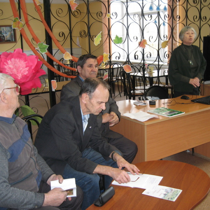 Встреча участников литгруппы "Прометей" с отдыхающими в социальном центре защиты населения "Забота"