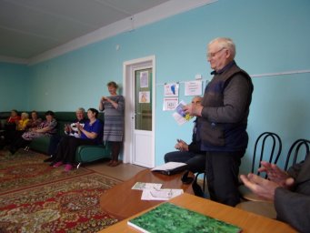 Встреча участников литгруппы "Прометей" с отдыхающими в социальном центре защиты населения "Забота"